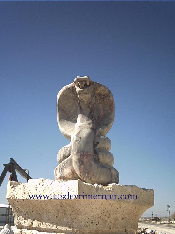 Mermer Kobra   Heykeli